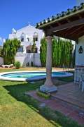 Piscina y jardín